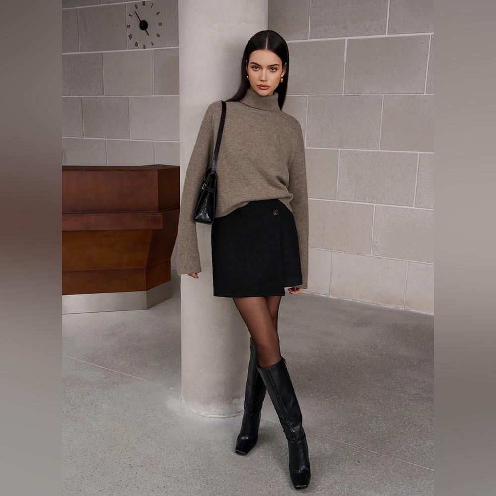 COMMENSE Ribbed Turtleneck Short Sweater - size Small - Picture 4 of 9